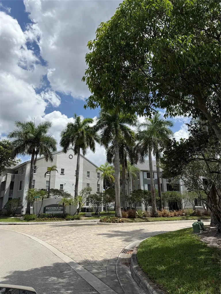 11165 SW 6th Street Pembroke Pines FL 33025