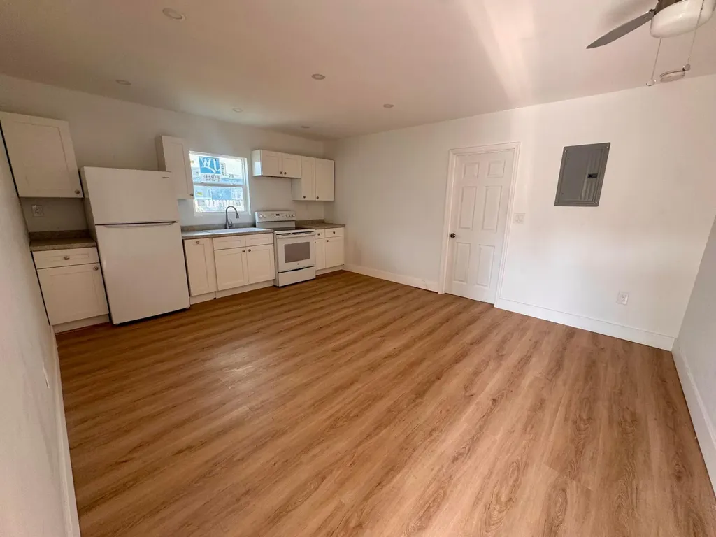 2513 Avenue E Riviera Beach FL 33404
