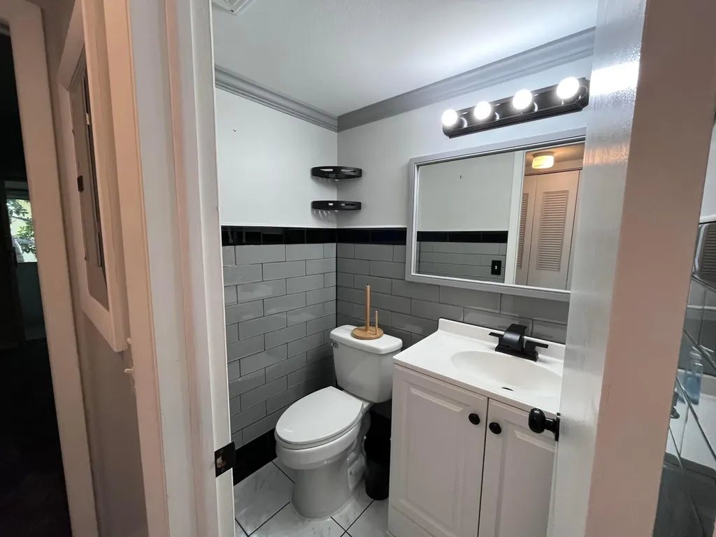 49 Cambridge B West Palm Beach FL 33417