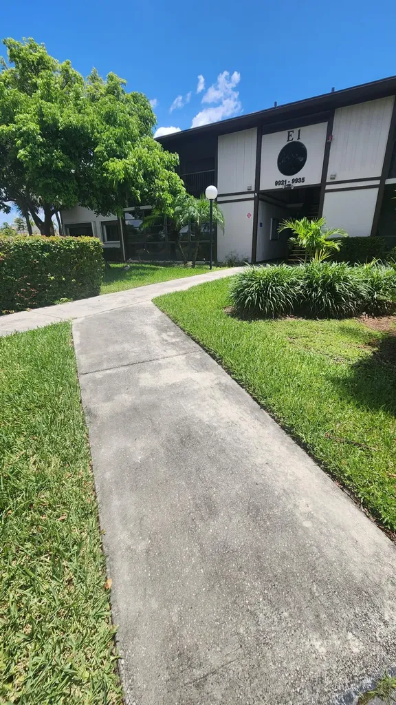 9935 N Belfort Circle Tamarac FL 33321