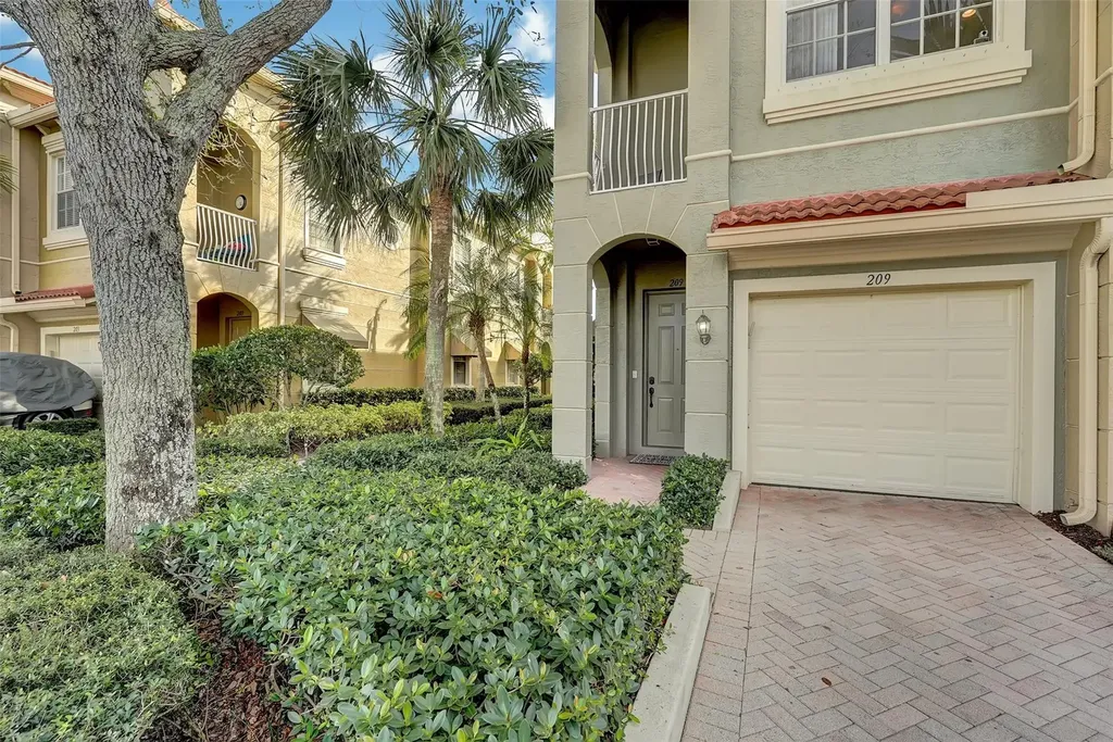 4941 E Bonsai Circle E Palm Beach Gardens FL 33418