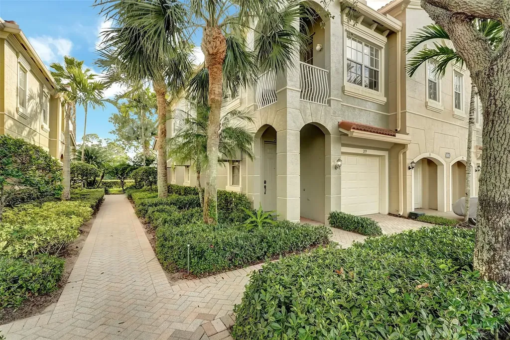 4941 E Bonsai Circle E Palm Beach Gardens FL 33418