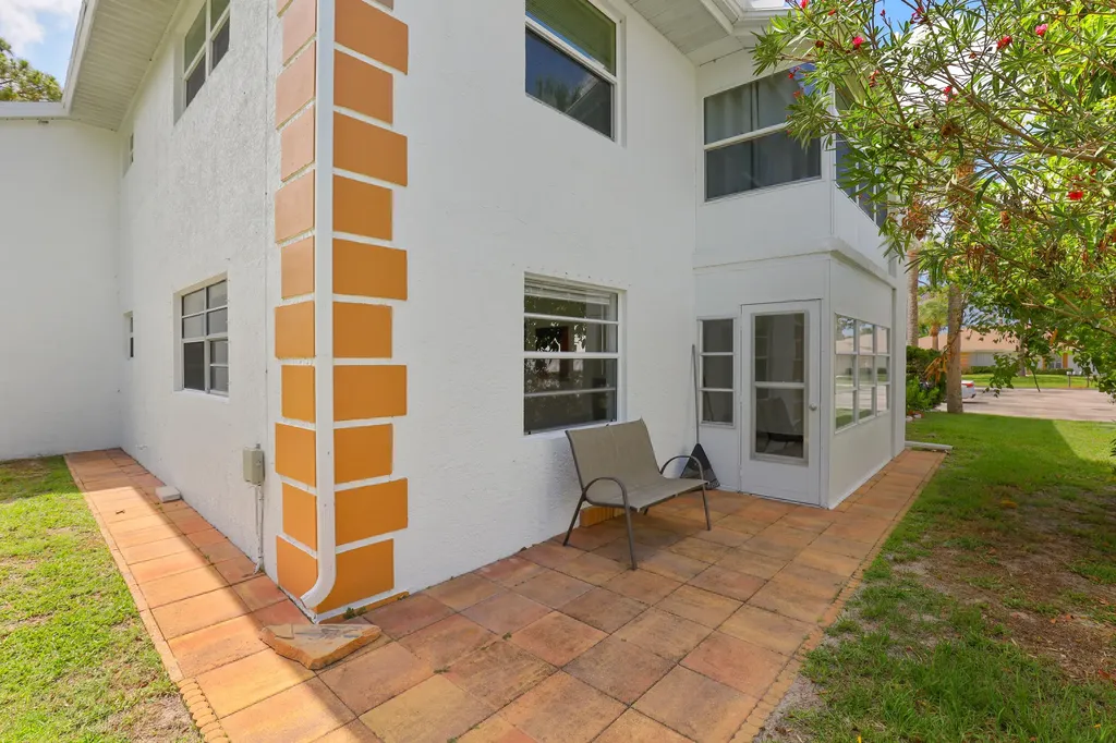 1221 S Lakes End Drive Fort Pierce FL 34982