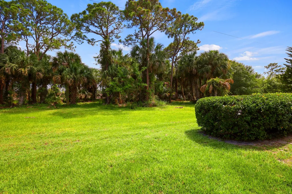 1221 S Lakes End Drive Fort Pierce FL 34982