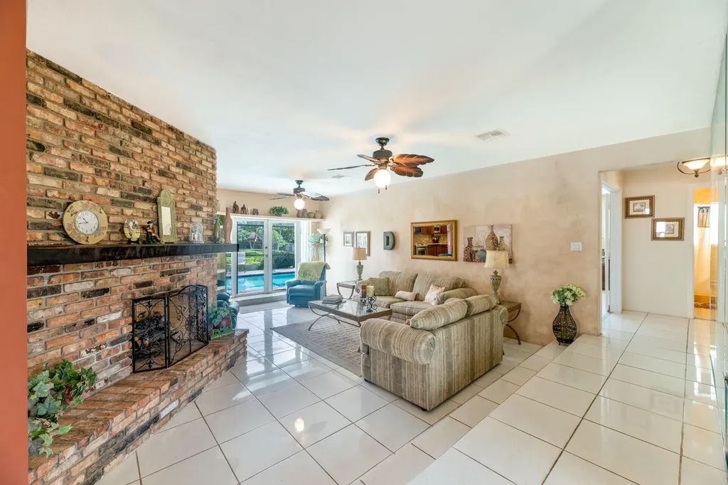 2705 SW 14th Court Deerfield Beach FL 33442