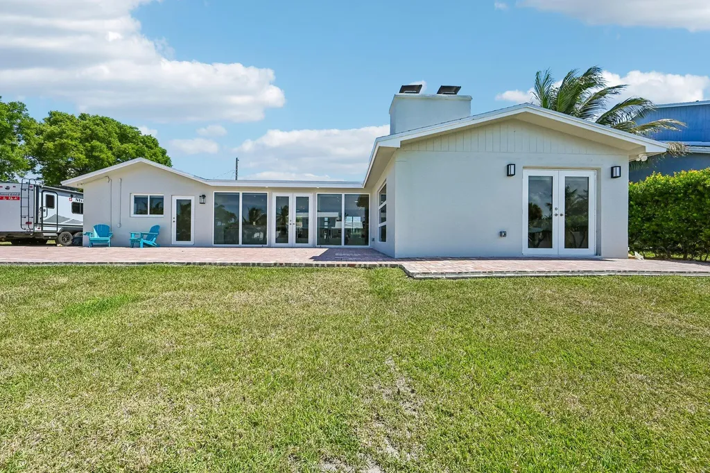 1051 SW 25th Avenue Boynton Beach FL 33426