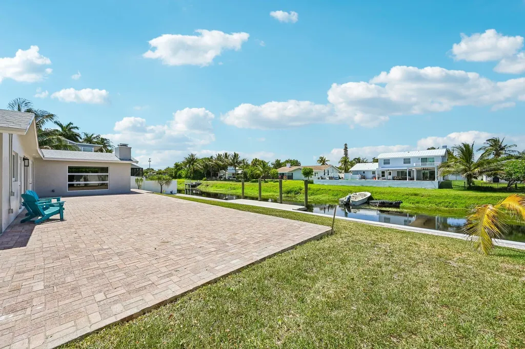 1051 SW 25th Avenue Boynton Beach FL 33426