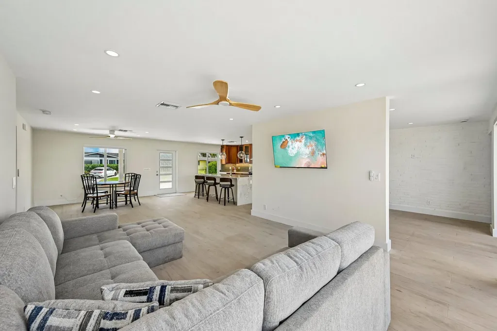 1051 SW 25th Avenue Boynton Beach FL 33426