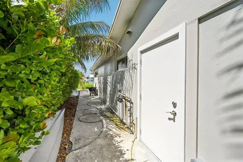 1051 SW 25th Avenue Boynton Beach FL 33426