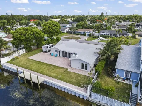 1051 SW 25th Avenue Boynton Beach FL 33426