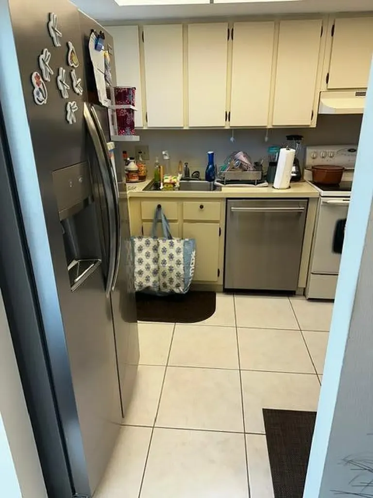 3186 Via Poinciana Greenacres FL 33467