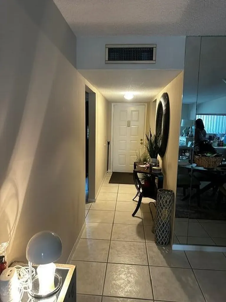 3186 Via Poinciana Greenacres FL 33467