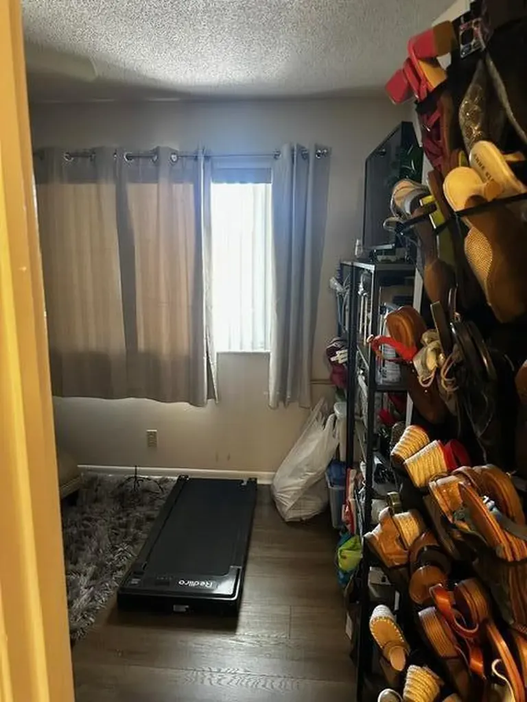 3186 Via Poinciana Greenacres FL 33467