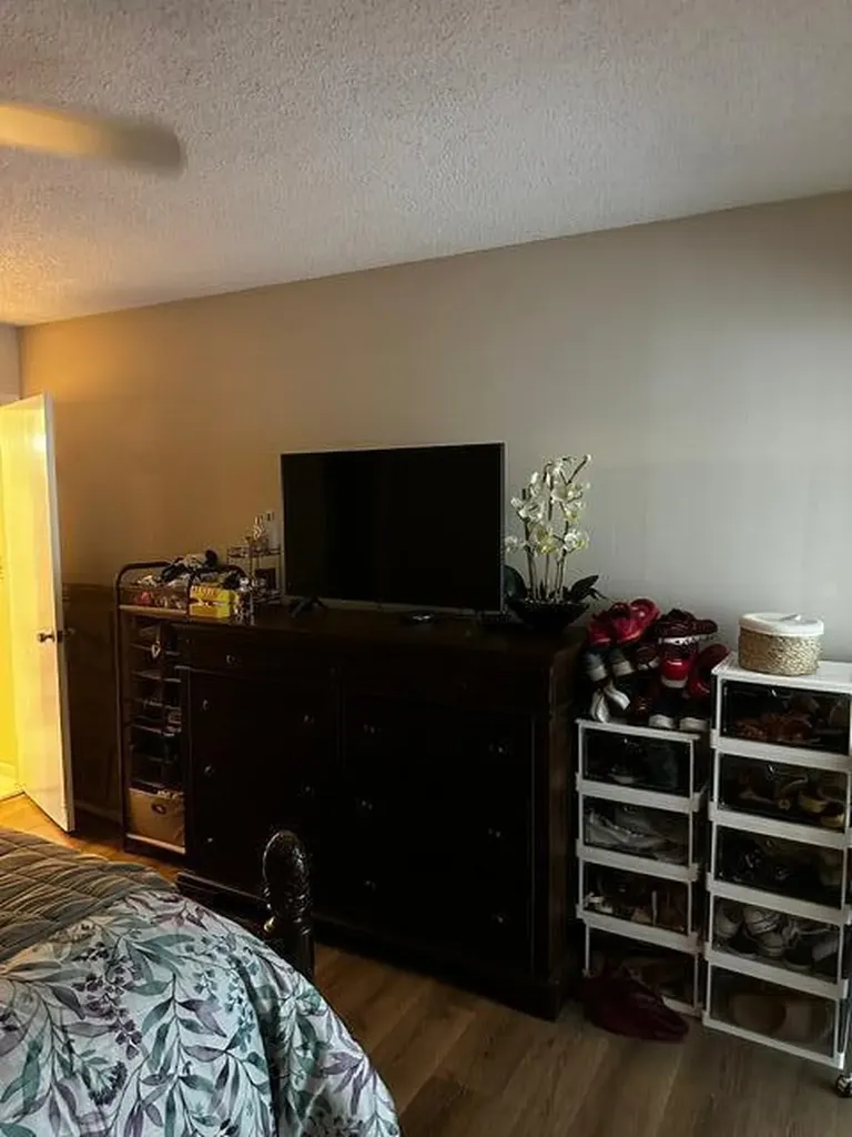 3186 Via Poinciana Greenacres FL 33467