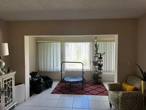 3186 Via Poinciana Greenacres FL 33467