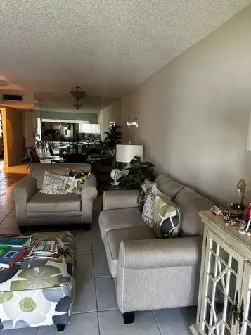 3186 Via Poinciana Greenacres FL 33467
