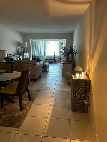 3186 Via Poinciana Greenacres FL 33467
