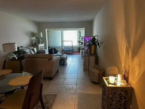 3186 Via Poinciana Greenacres FL 33467
