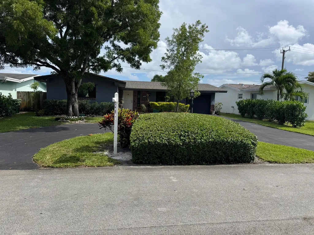 8780 NW 11th Street Pembroke Pines FL 33024