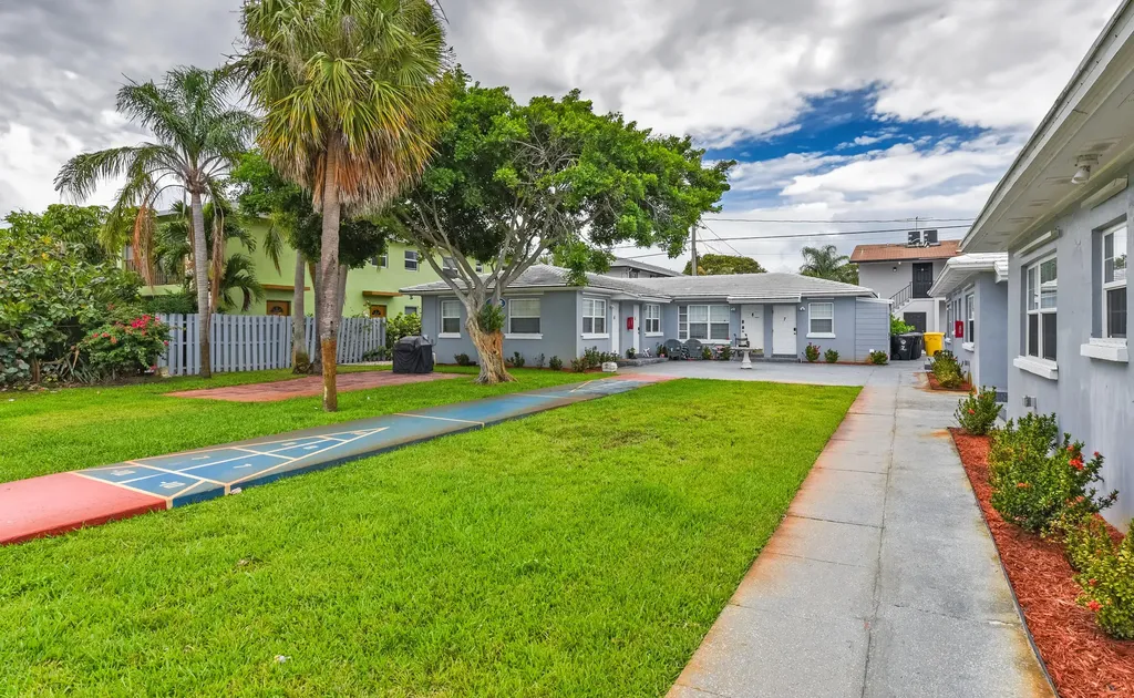 1001 S Federal Highway Lake Worth FL 33460