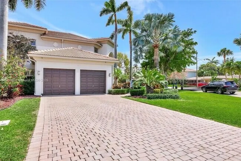 2844 NE 26th Avenue Lighthouse Point FL 33064