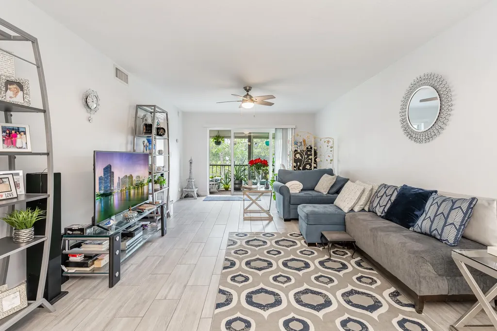 8911 S Hollybrook Boulevard Pembroke Pines FL 33025