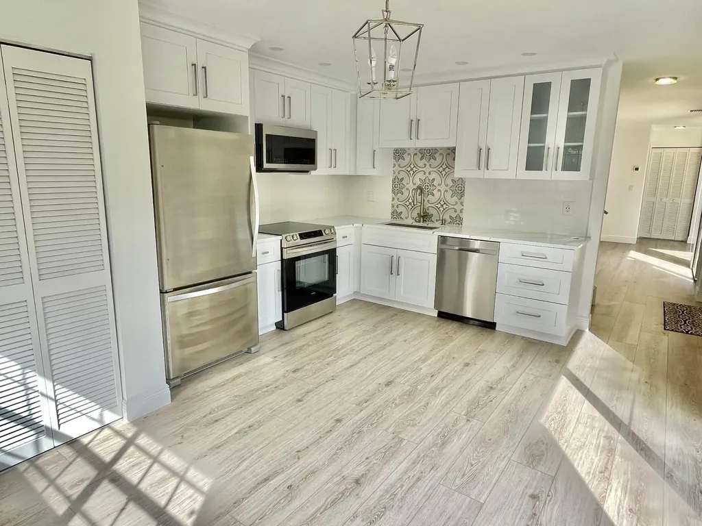 359 Prestwick Circle Palm Beach Gardens FL 33418