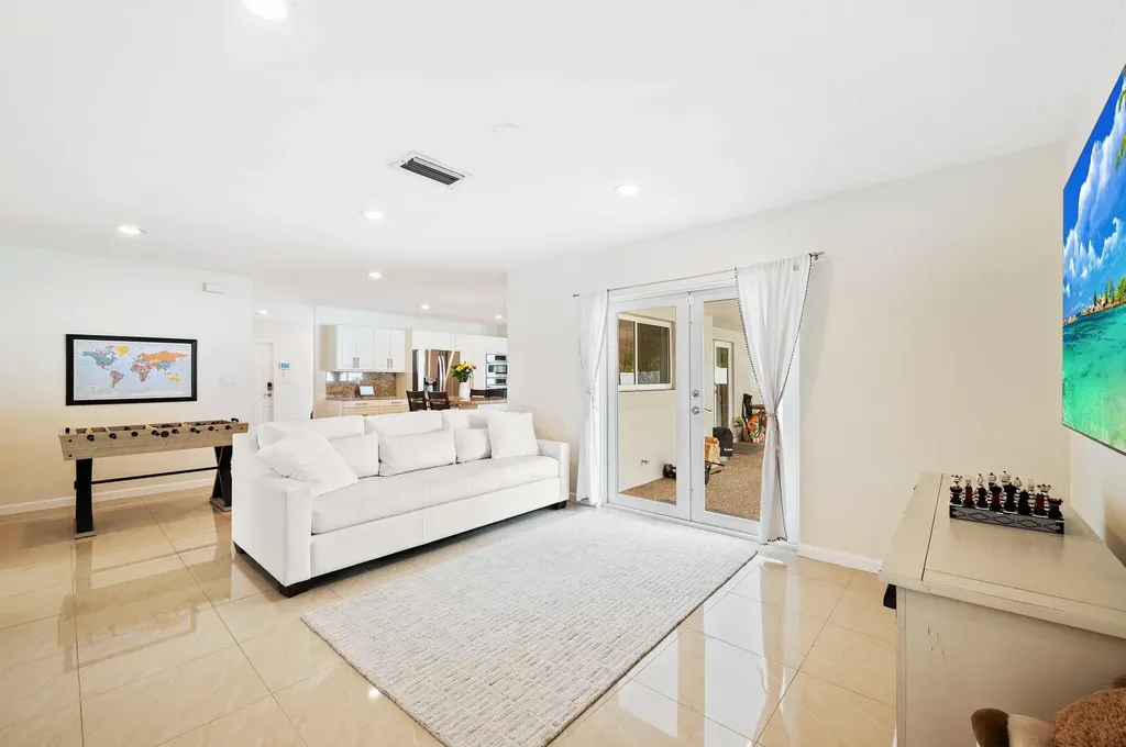 6101 SW 9th Street Plantation FL 33317