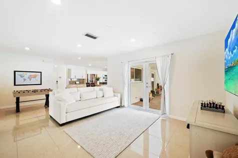 6101 SW 9th Street Plantation FL 33317