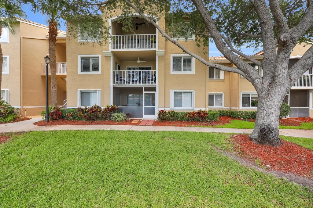 272 Village Boulevard Tequesta FL 33469