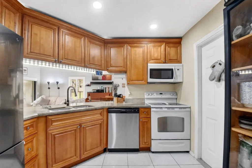 14 Via De Casas Boynton Beach FL 33426