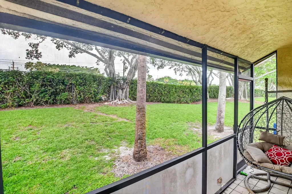 14 Via De Casas Boynton Beach FL 33426