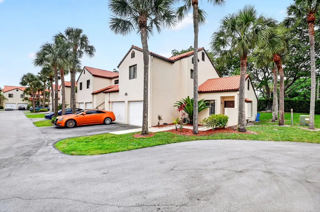 14 Via De Casas Boynton Beach FL 33426