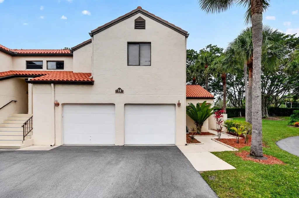 14 Via De Casas Boynton Beach FL 33426