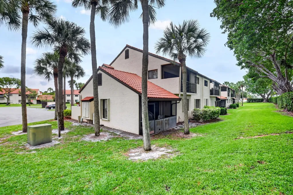 14 Via De Casas Boynton Beach FL 33426