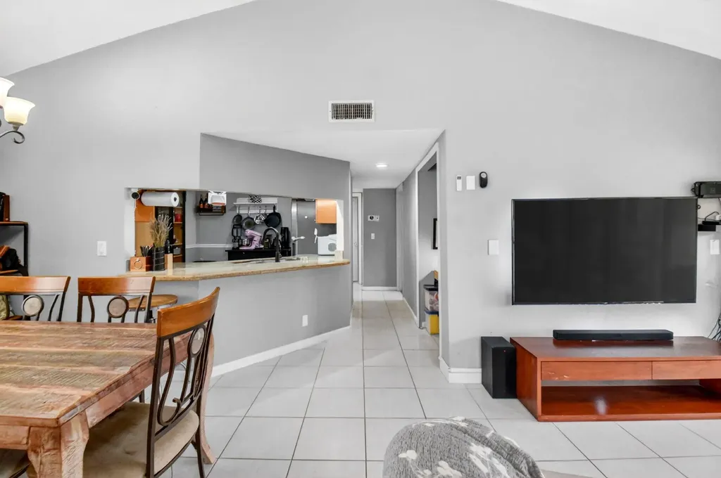 14 Via De Casas Boynton Beach FL 33426