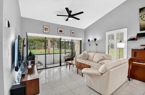 14 Via De Casas Boynton Beach FL 33426