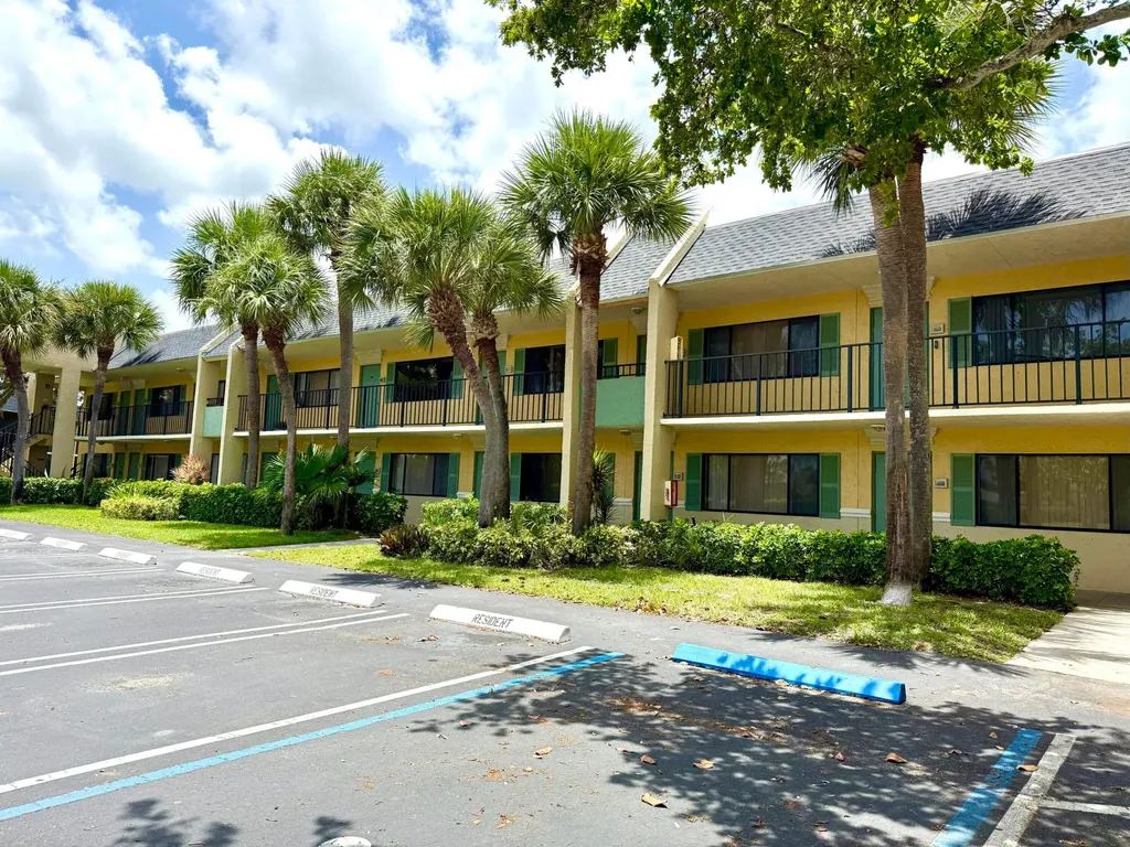 1722 W Meadows Circle W Boynton Beach FL 33436