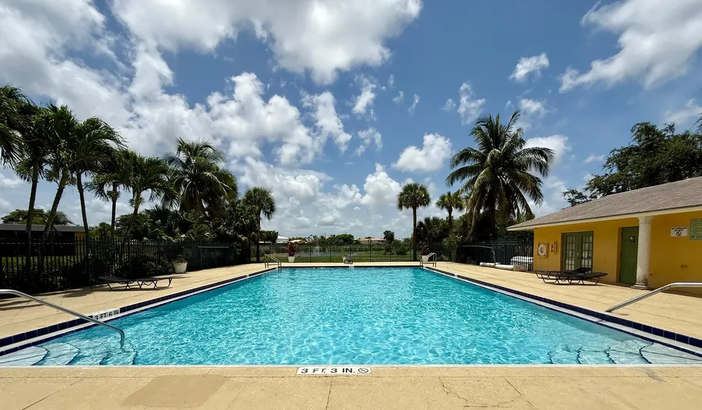 1722 W Meadows Circle W Boynton Beach FL 33436