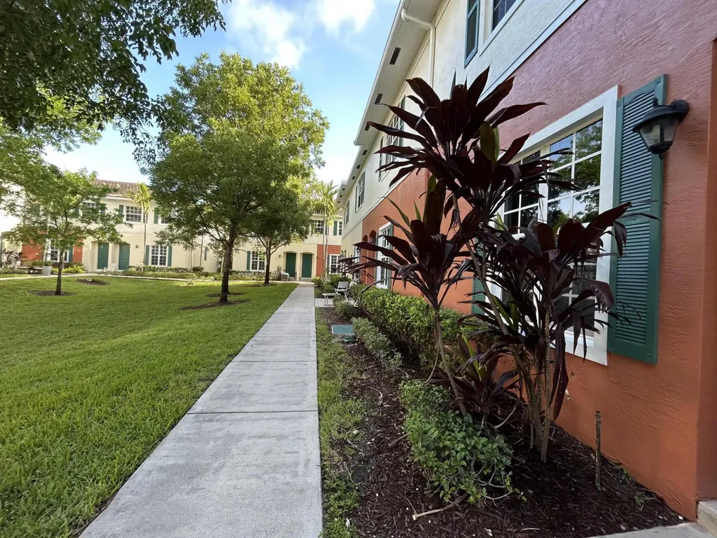 712 SW 2nd Terrace Pompano Beach FL 33060