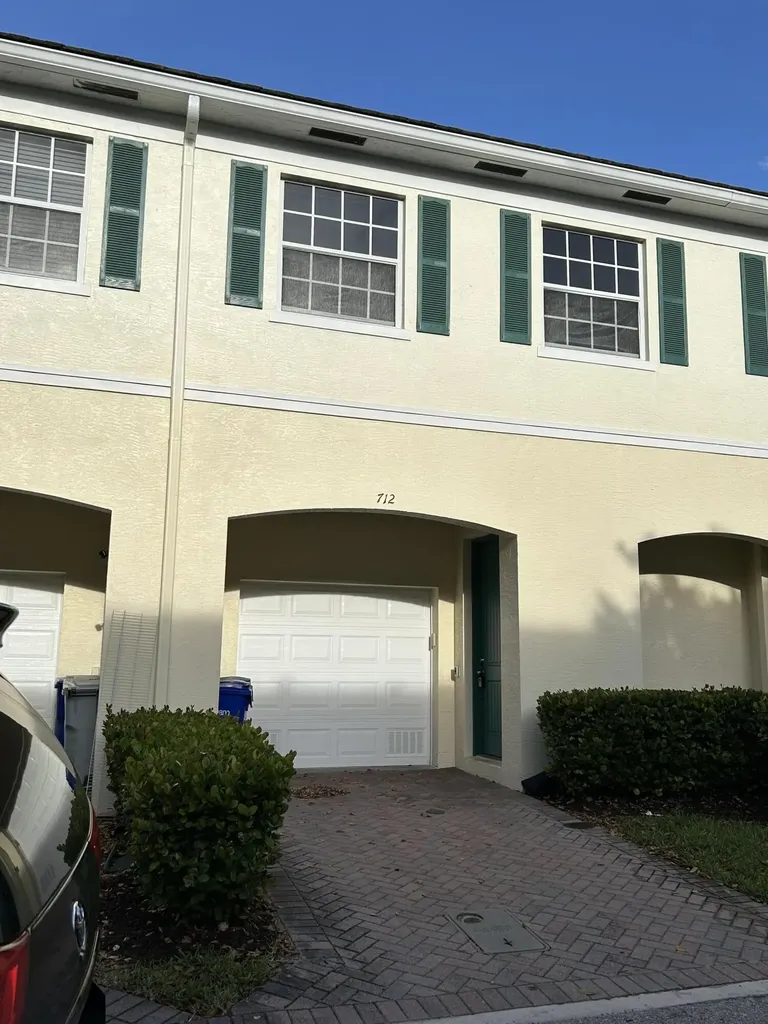 712 SW 2nd Terrace Pompano Beach FL 33060