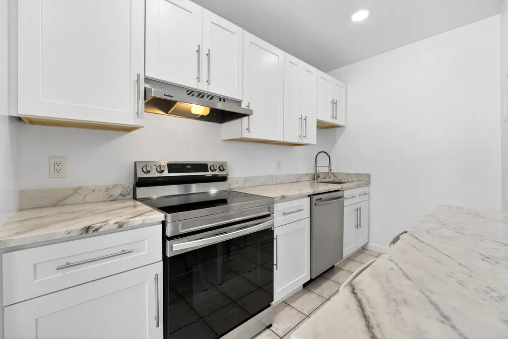 412 SE 16th Street Fort Lauderdale FL 33316
