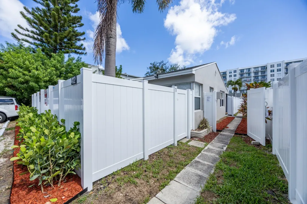 412 SE 16th Street Fort Lauderdale FL 33316