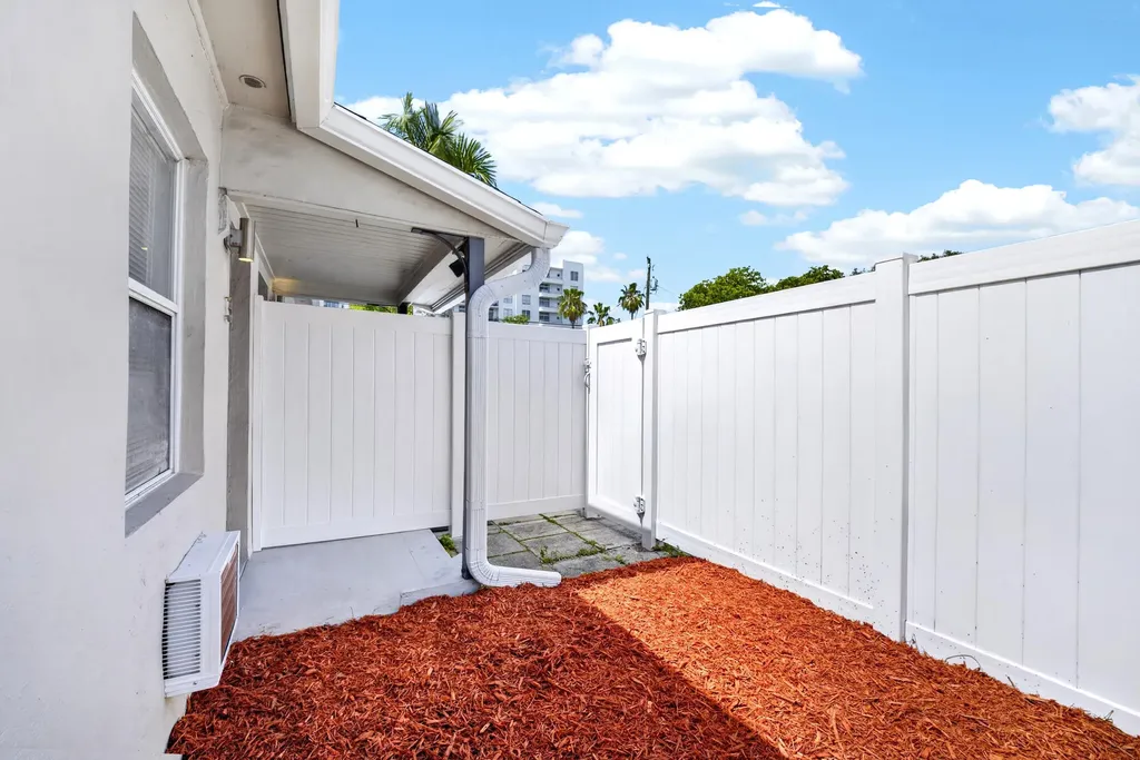 412 SE 16th Street Fort Lauderdale FL 33316