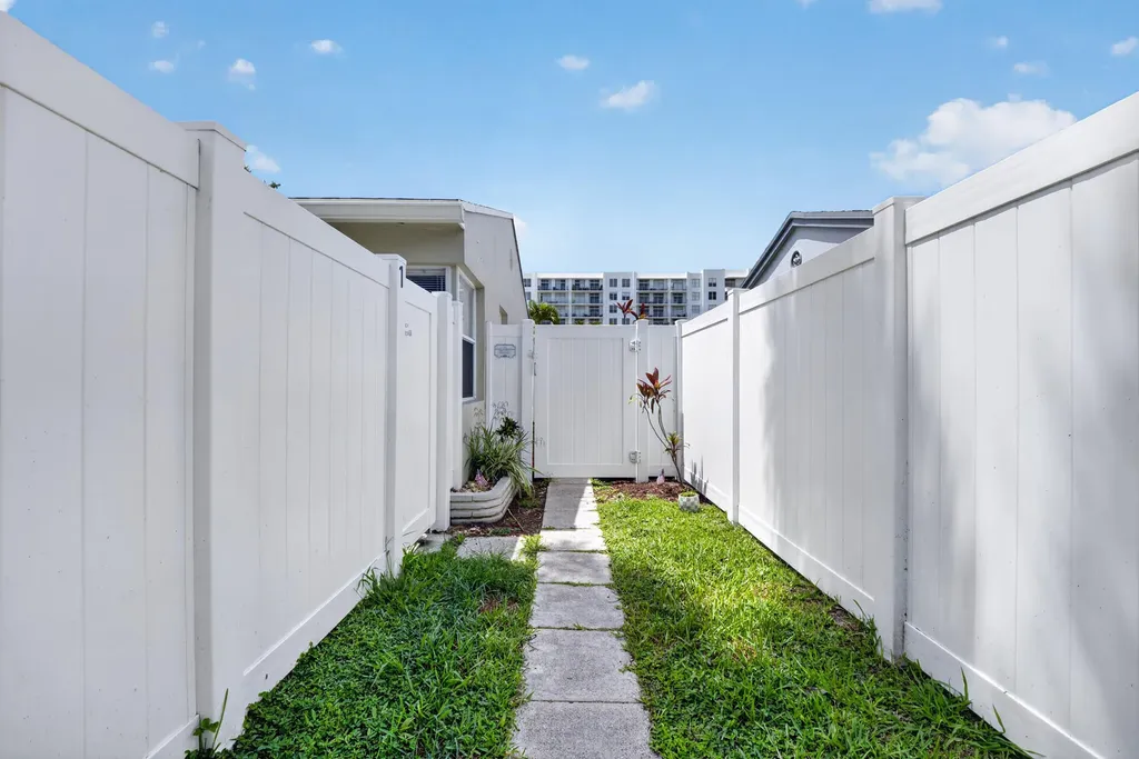 412 SE 16th Street Fort Lauderdale FL 33316