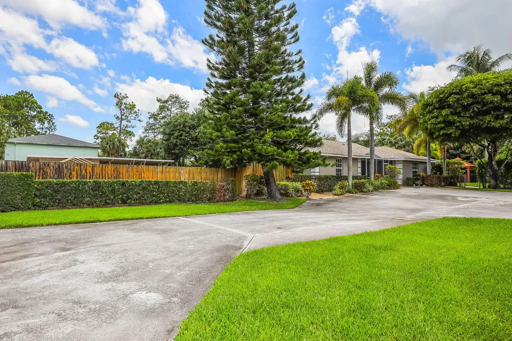 8970 Yearling Drive Lake Worth FL 33467