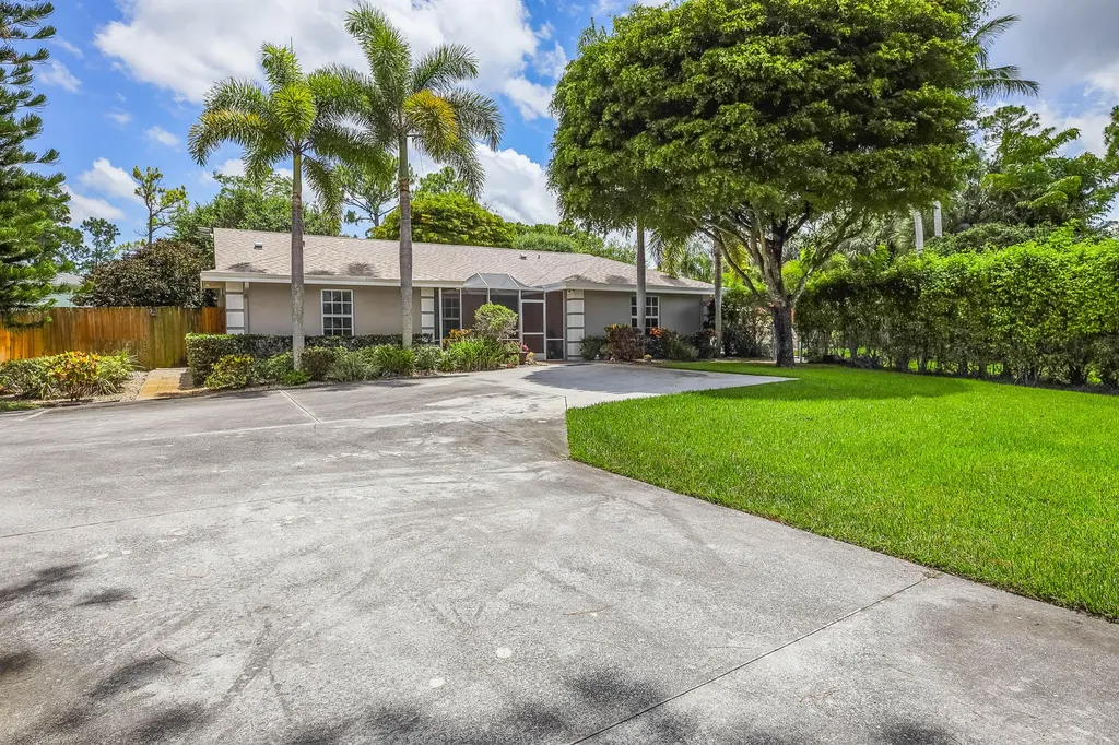 8970 Yearling Drive Lake Worth FL 33467