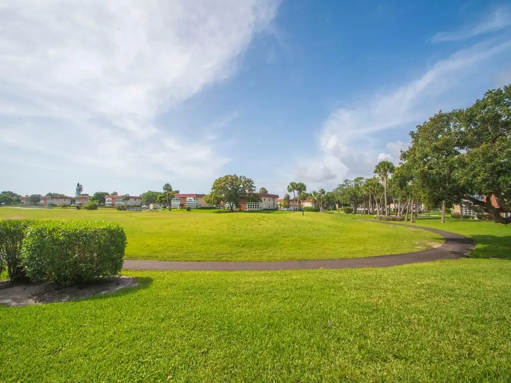 105 Spring Lake Court Vero Beach FL 32962