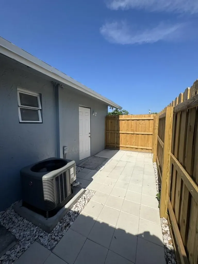 517 S F Street Lake Worth FL 33460