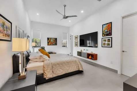 300 NE 21st Court Wilton Manors FL 33305